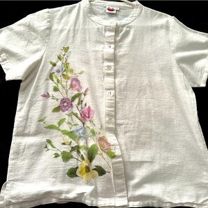 White pretty flowery top XL (Asian XL is similar to M-L American size) New
